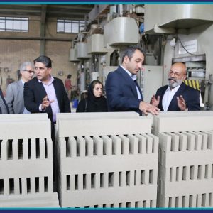 بازدید رئیس و اعضای هیات مدیره سازمان از کارخانه آجرنمای کویر یزد